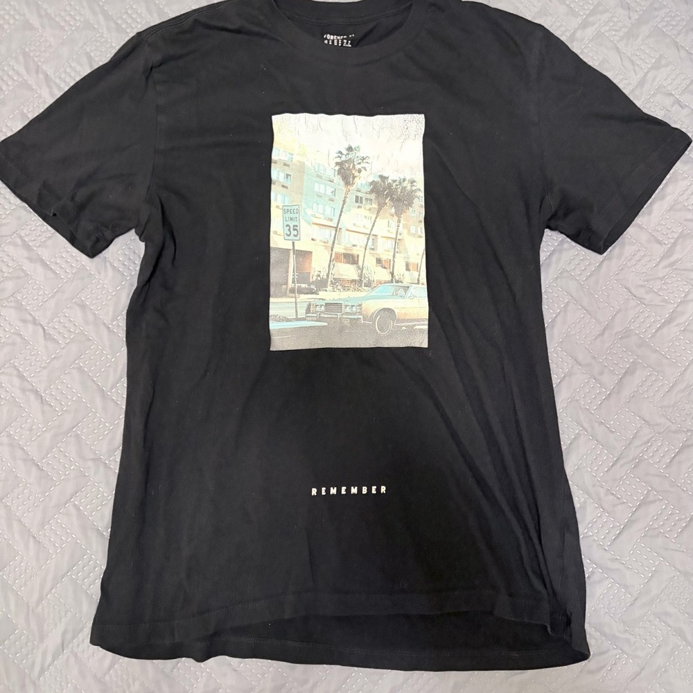 Forever 21 Black Graphic 'Remember' Crewneck Tee with Vintage Car Print
